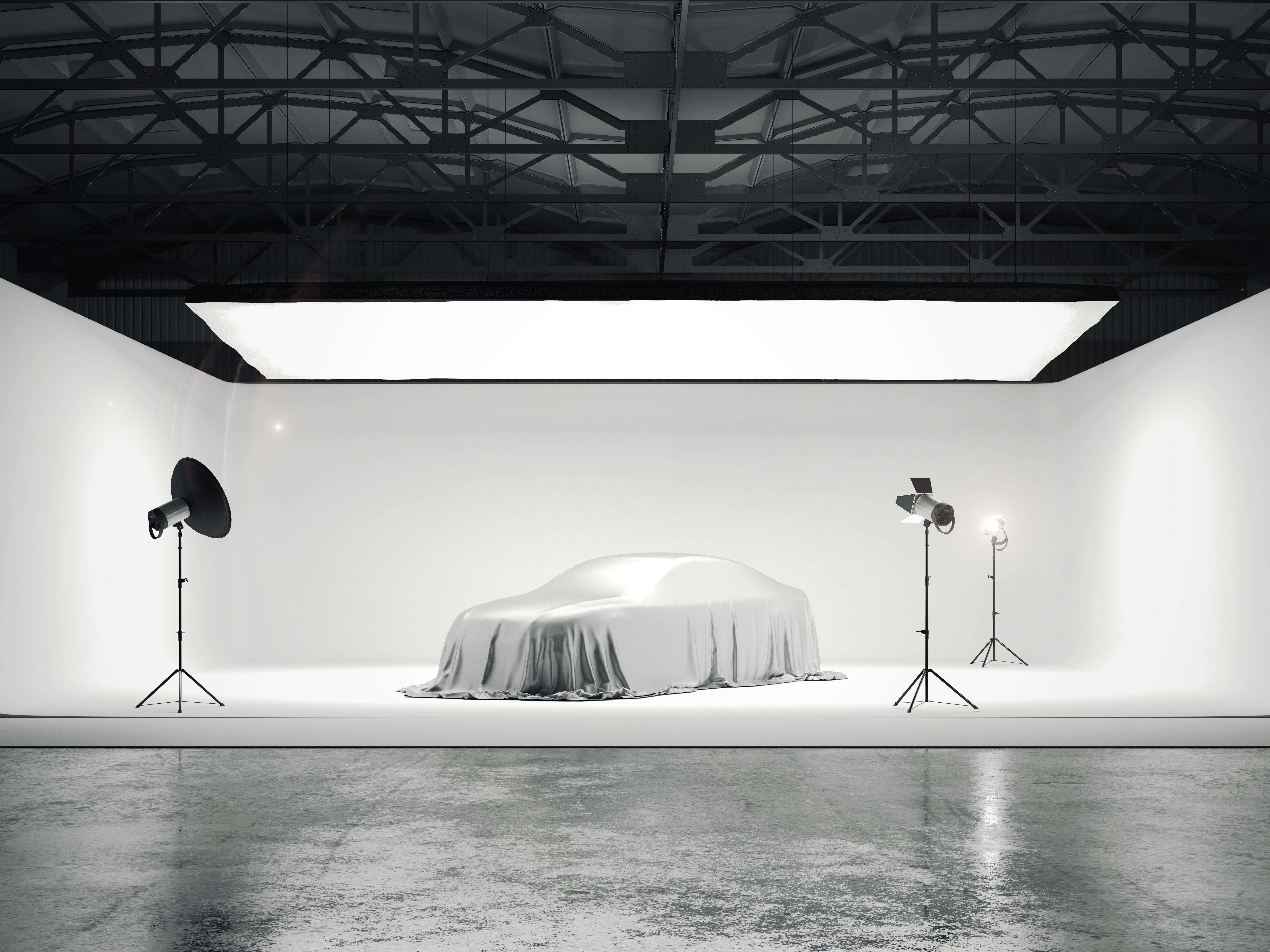 Велики фотографски студио са аутомобилом и неколико извора светлости