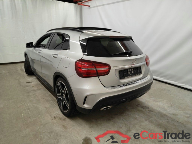 Mercedes-Benz GLA 200 d 4Matic AMG Night Aut. Pano LED-Xenon Harman/Kardon Command Navi Sport-Leather-Alcantara Camera 360° Klima PDC ... #4