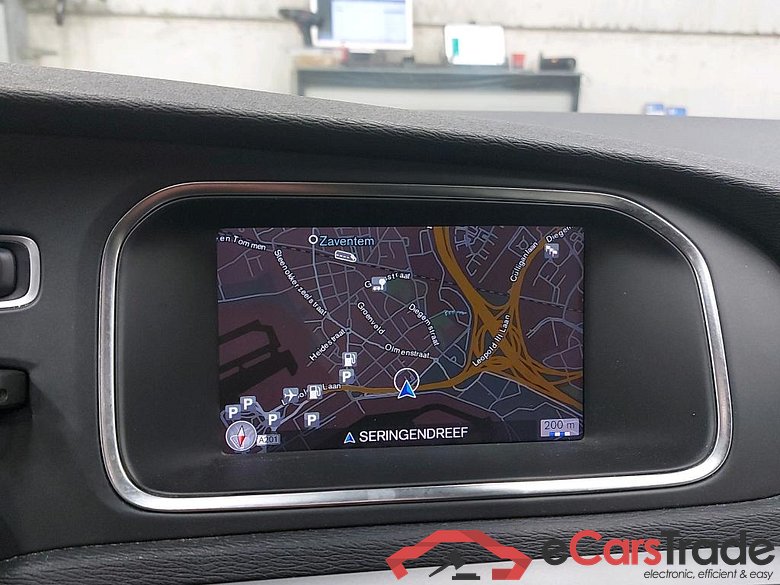 Volvo V40 2.0 D2 Black Edition LED Navi KeylessGo Klima PDC ... #4