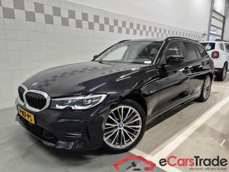 BMW 3-serie Touring 320eA Business Edition Plus #1