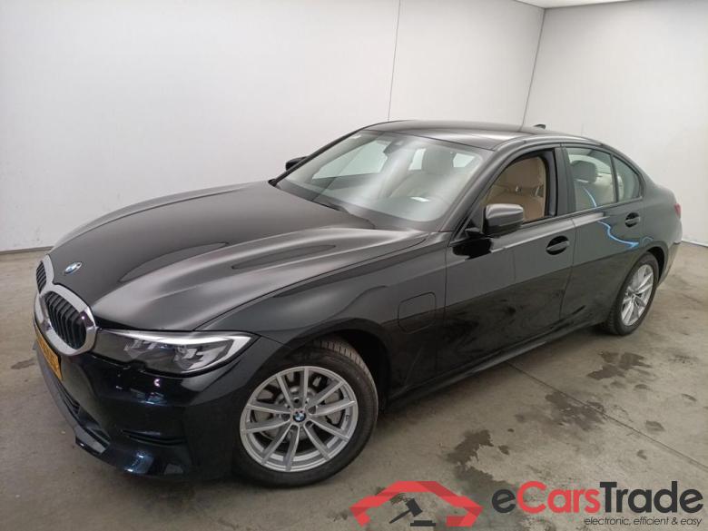 BMW 3 - 2019 330eXAS 184 PHEV 4d #4
