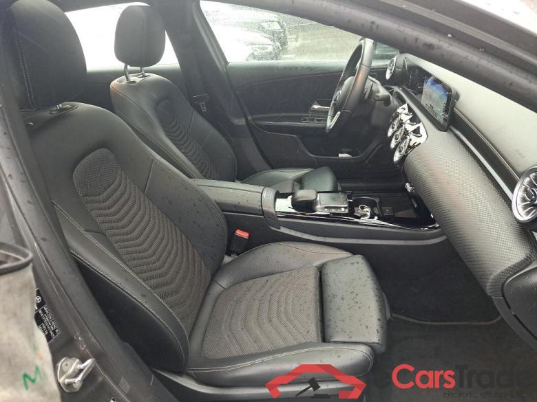 Mercedes A 180 d Business Line 8G-DCT MERCEDES-BENZ Classe A Compact / 2018 / 5P / Berline A 180 d Business Line 8G-DCT #6
