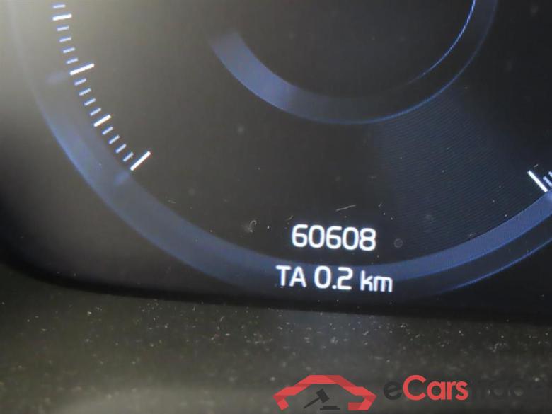 VOLVO XC40 2.0 T4 Momentum #4
