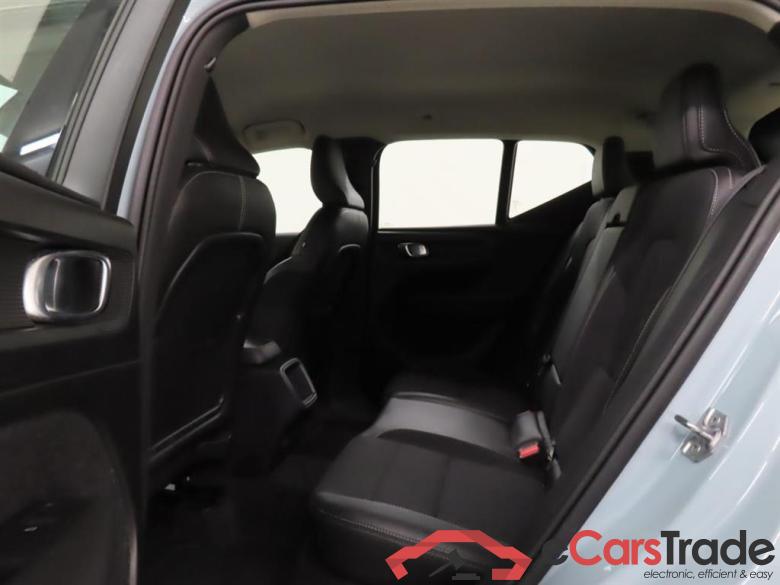 VOLVO XC40 2.0 T4 Momentum #6