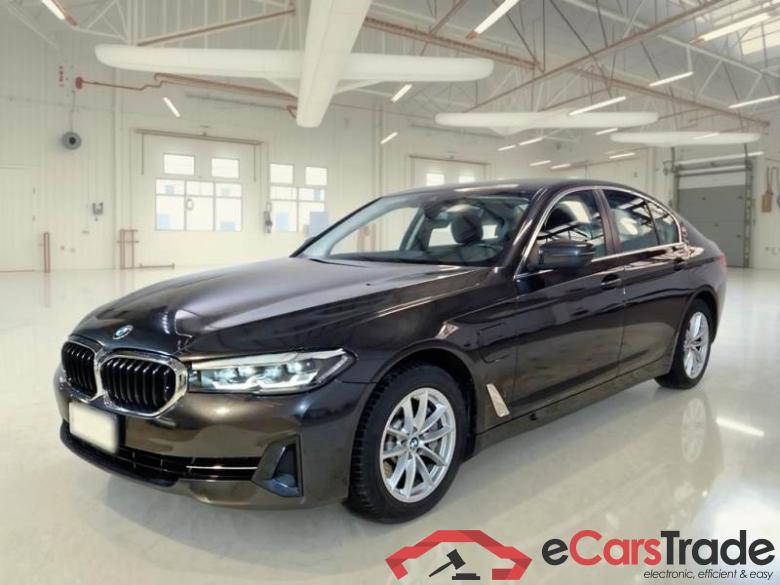 BMW 27 BMW SERIE 5 / 2020 / 4P / BERLINA 530E BUSINESS AUTO #1