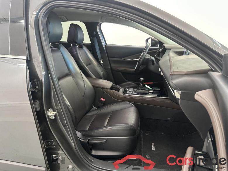 Mazda CX-30 '19 Mazda CX-30 SKYACTIV-X 180 Luxury 5d #3