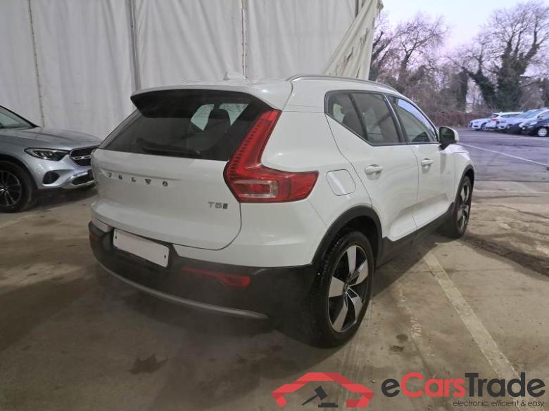 Volvo 65 VOLVO XC40 / 2017 / 5P / SUV T5 TWIN ENGINE GEARTRONIC BUSINESS PLUS #2