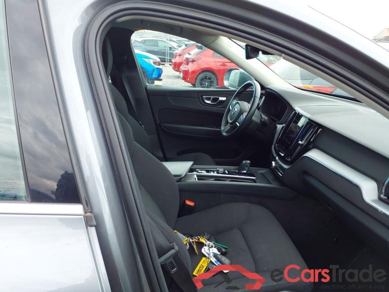 VOLVO XC60 2.0 B4 Momentum Pro #2