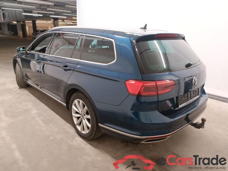 Volkswagen Passat Variant 2.0 TDI SCR 110kW DSG7 Elegance Business 5d #3