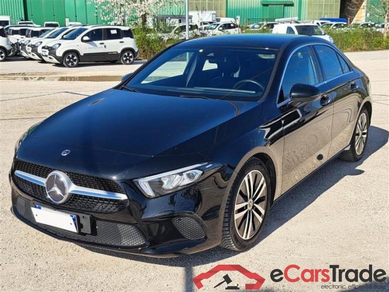Mercedes 42 MERCEDES-BENZ CLASSE A / 2018 / 4P / BERLINA A 200 D AUTOMATIC SPORT #1
