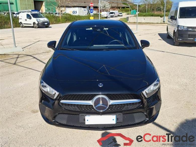 Mercedes 42 MERCEDES-BENZ CLASSE A / 2018 / 4P / BERLINA A 200 D AUTOMATIC SPORT #6