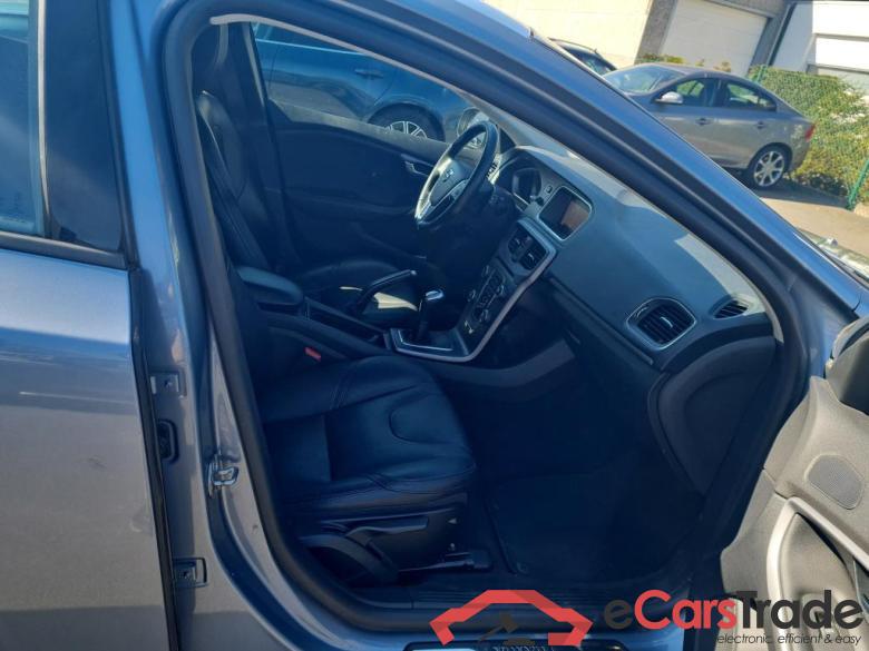 VOLVO - VOL V40 D2 120PK Black Edition With Vasa Leather #3