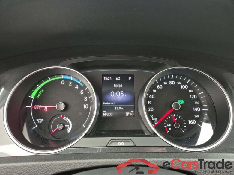VOLKSWAGEN e-Golf e-Dition #4