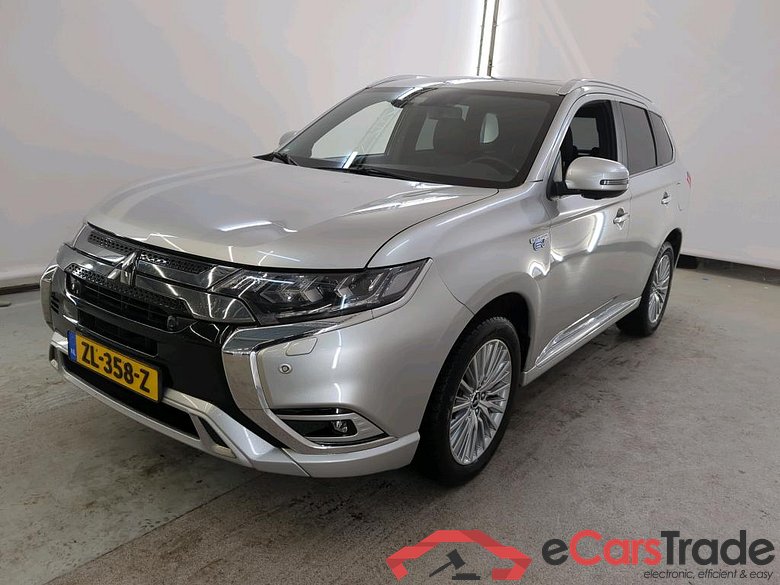 Mitsubishi Outlander '15 Mitsubishi Outlander PHEV Instyle 5d #1