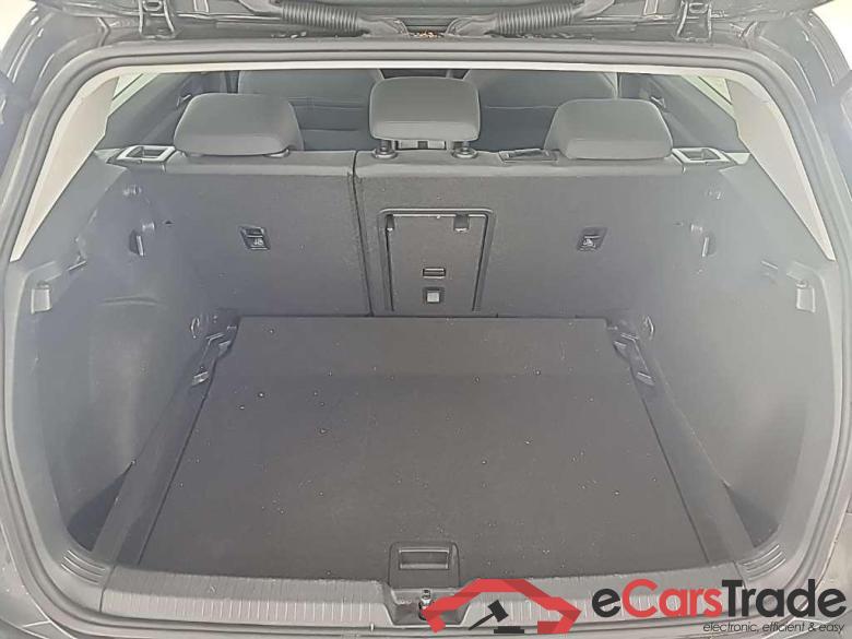 VOLKSWAGEN GOLF 1.0 eTSI 81kW DSG Life Business 5D #5