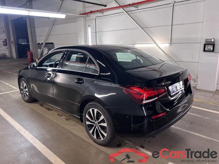 Mercedes A-Klasse Limousine A-Klasse Limousine A 250 e Business Line (PHEV) 160kW/218pk  4D/P Auto-7 #3