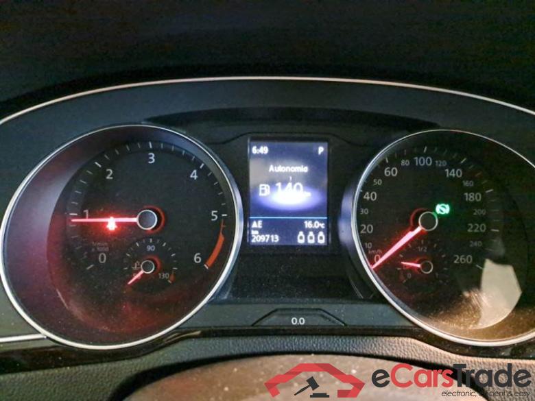 Volkswagen 28 VOLKSWAGEN PASSAT / 2019 / 5P / STATION WAGON VAR. 2.0TDI SCR EVO 90KW BUSINESS DSG #4