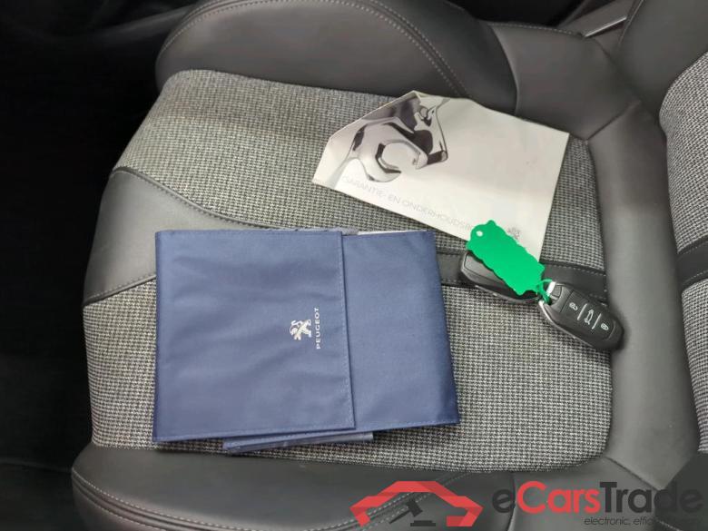 Peugeot 5008 17 - 20 Peugeot 5008 Blue Lease Premium PureTech 130 5d #4