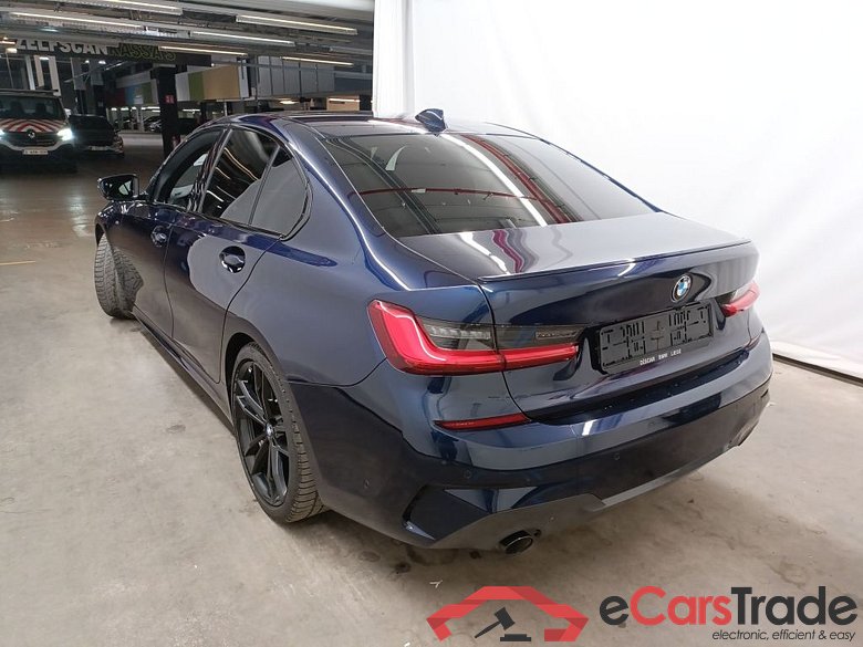BMW 3 Reeks Berline 318dA (100 kW) 4d #4