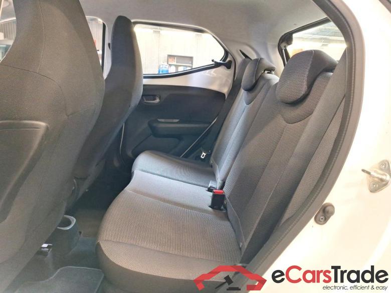 TOYOTA AYGO - 2018 1.0i VVT-i x-play II #3