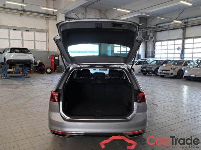 Volkswagen 14 VOLKSWAGEN PASSAT / 2019 / 5P / STATION WAGON VAR. 1.4 PLUG IN HYBRID GTE DSG #5