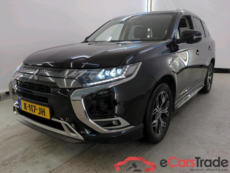 Mitsubishi Outlander '15 Mitsubishi Outlander PHEV Intense+ 5d #1