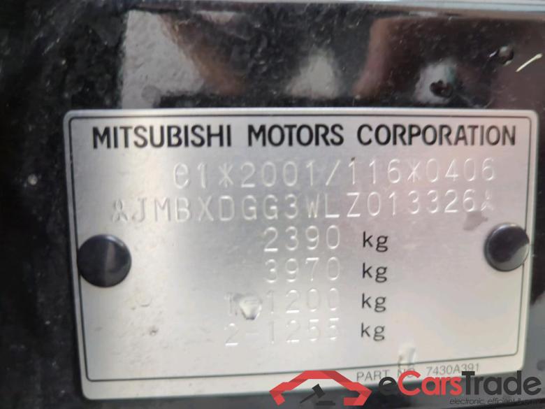 Mitsubishi Outlander '15 Mitsubishi Outlander PHEV Intense+ 5d #6