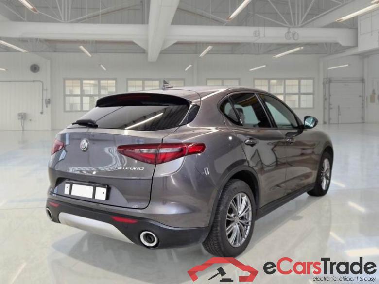 AlfaRomeo 190 BUS ALFA ROMEO STELVIO / 2017 / 5P / SUV 2.2 TURBO DIESEL 190CV BUSINESS AT8 Q4 #2