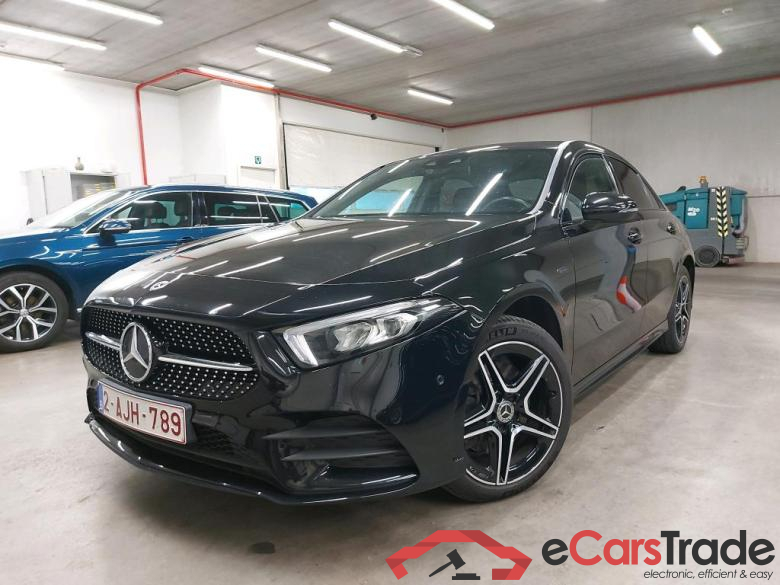 MERCEDES - MER A BERLINE 250e 218PK Business Solution AMG & Night Pack * HYBRID *