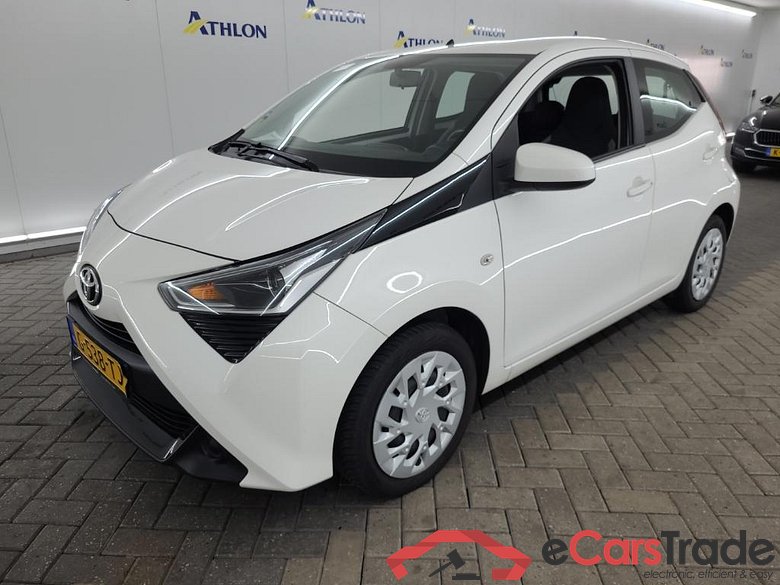TOYOTA Aygo 1.0 VVT-i x-play 5D 53kW #1