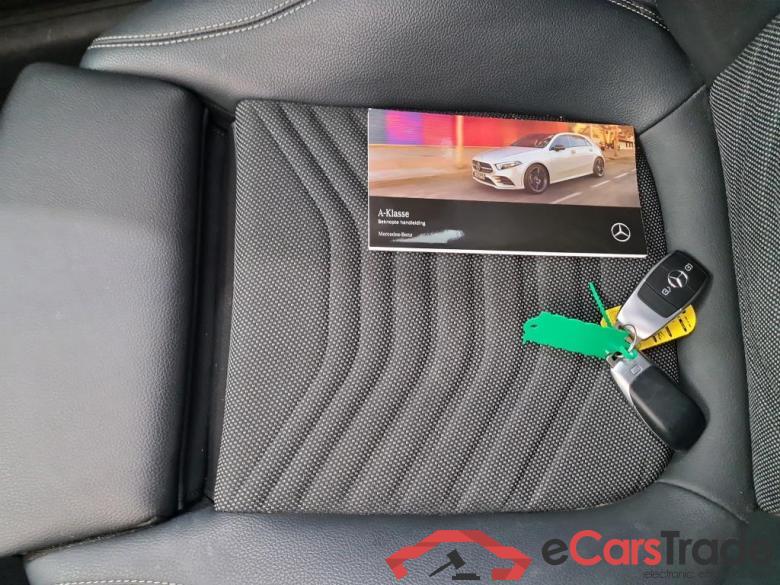 Mercedes A-Class '18 Mercedes-Benz A-Klasse A 180 7G-DCT Business Solution Plus 5d #4