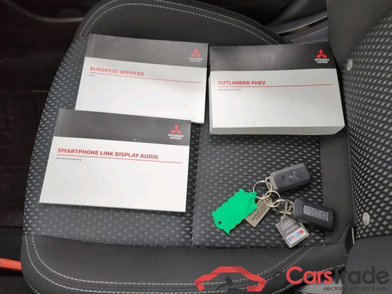 Mitsubishi Outlander '15 Mitsubishi Outlander PHEV Pure 5d #4