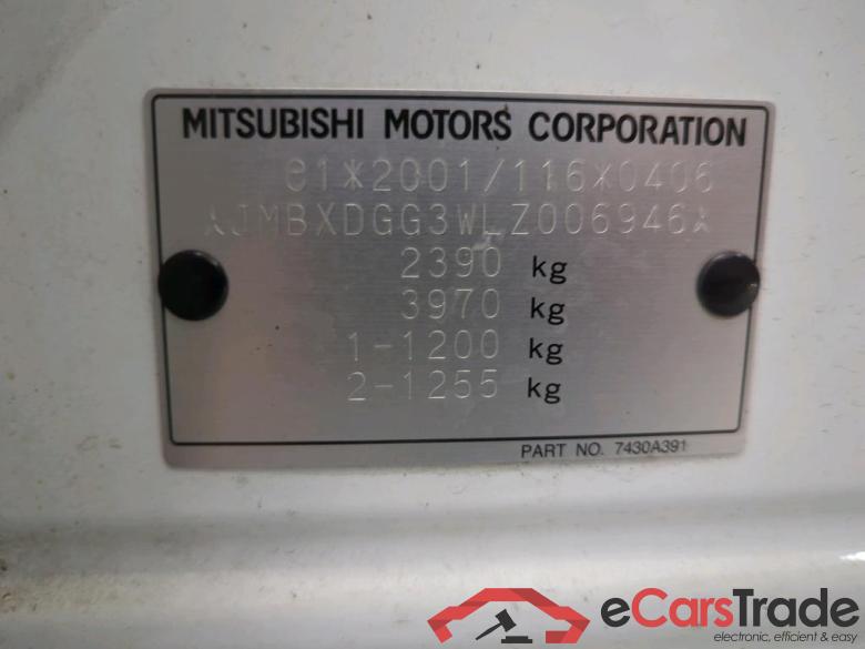 Mitsubishi Outlander '15 Mitsubishi Outlander PHEV Pure 5d #6