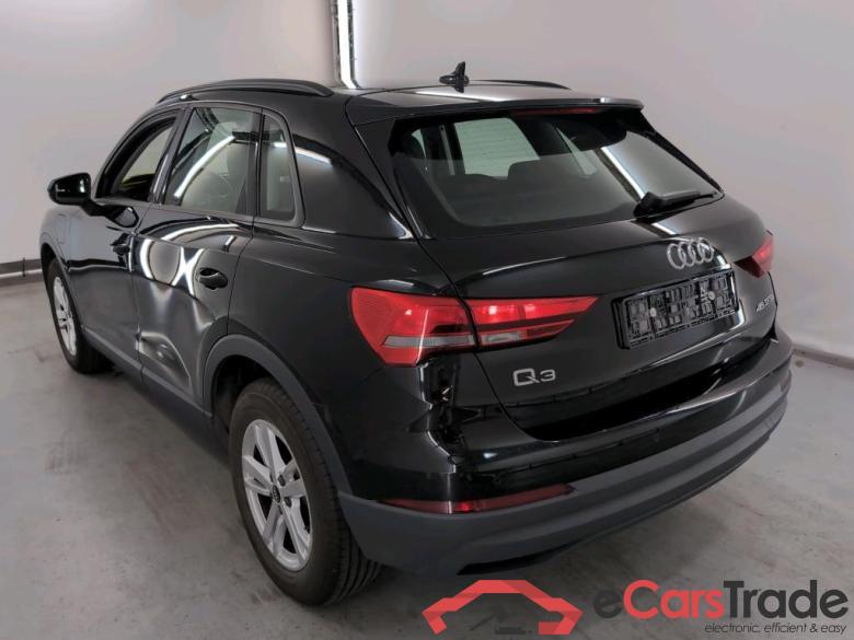 AUDI Q3 1.4 45 TFSI E S TRONIC Business Plus #3