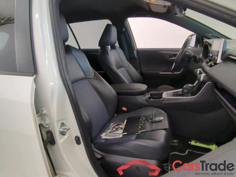 Toyota RAV4 '18 Toyota RAV4 2.5 Hybrid 2WD Bi-Tone Automaat 5d #3