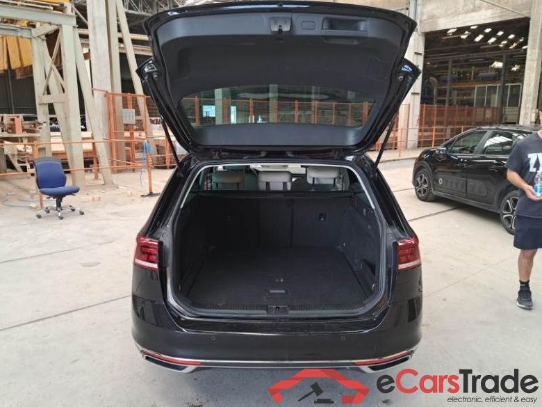 Volkswagen 10 VOLKSWAGEN PASSAT / 2019 / 5P / STATION WAGON VAR.2.0 TDI SCR EVO 110KW EXEC. BMT DSG #5