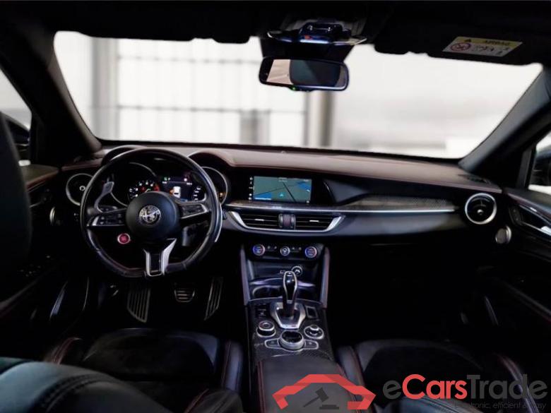 AlfaRomeo 68 ALFA ROMEO STELVIO / 2017 / 5P / SUV 2.9 V6 510CV QUADRIFOGLIO AT8 Q4 #3