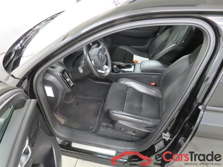 VOLVO XC40 Recharge P8 AWD RDes #5