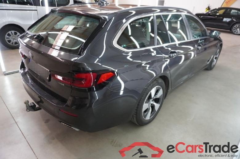 BMW 5-Serie Touring ´16 Baureihe 5 Touring 520 i 2.0 135KW AT8 E6d #2