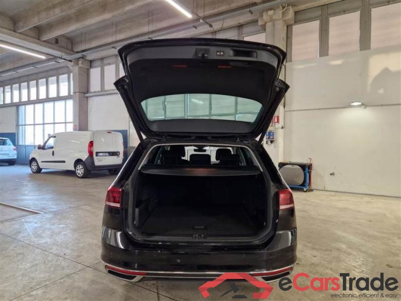 Volkswagen 14 VOLKSWAGEN PASSAT / 2019 / 5P / STATION WAGON VAR. 1.4 PLUG IN HYBRID GTE DSG #5