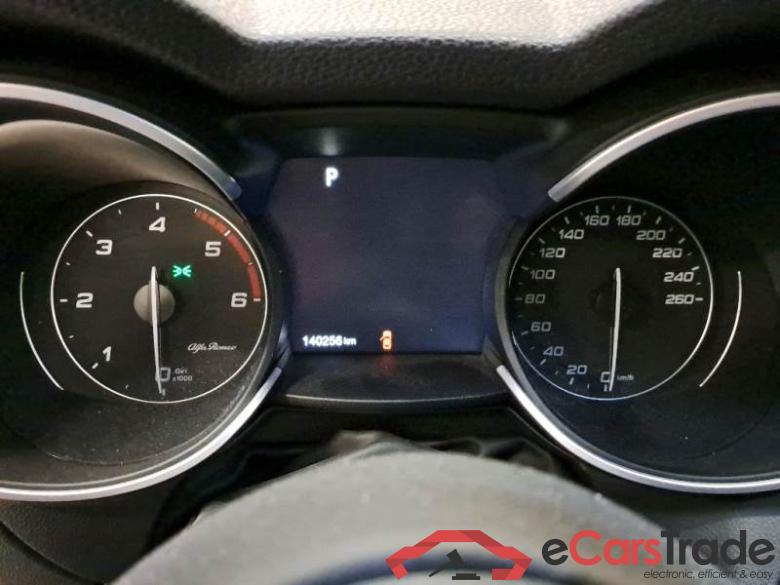 AlfaRomeo 28 ALFA ROMEO STELVIO / 2017 / 5P / SUV 2.2 TURBO DIESEL 190CV AT8 Q4 EXECUTIVE #4