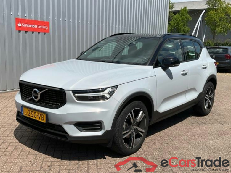 VOLVO XC40 1.5 t3 r-design 120kW geartronic aut