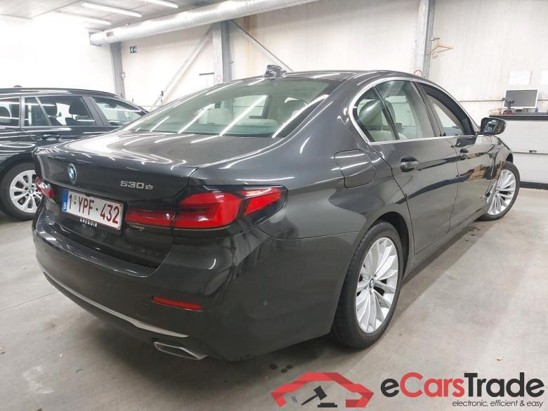 BMW - BMW 5 BERLINE 530e 292PK Luxury Line & Pack Business With Comfort Pack Plus & Front Power Comfort Seats & Heated Front & Rear & Trailer Towing Hook  * HYBRID * #2