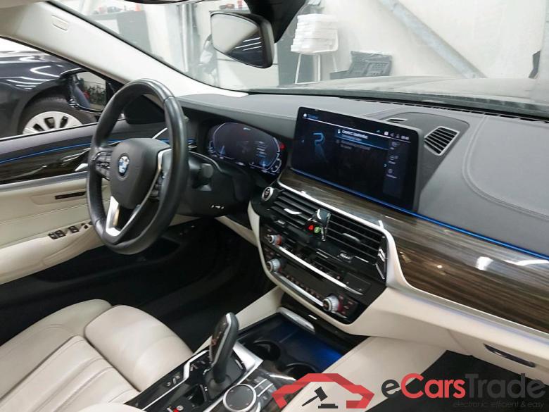 BMW - BMW 5 BERLINE 530e 292PK Luxury Line & Pack Business With Comfort Pack Plus & Front Power Comfort Seats & Heated Front & Rear & Trailer Towing Hook  * HYBRID * #3