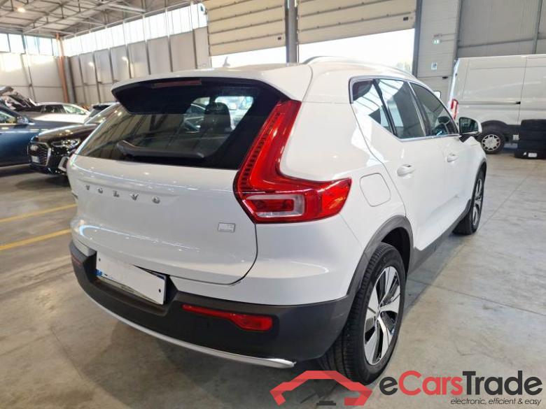 VOLVO XC40 / 2017 / 5P / SUV T5 PLUG-IN HYBRID AUTO RECH INSCRIP EXPR #2