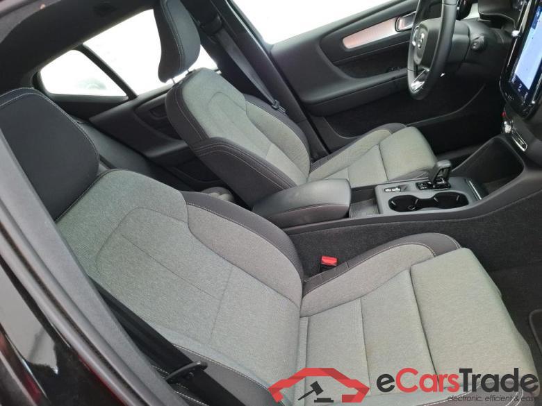 VOLVO XC40 / 2022 / 5P / SUV Recharge T5 262 DCT7 Start #6