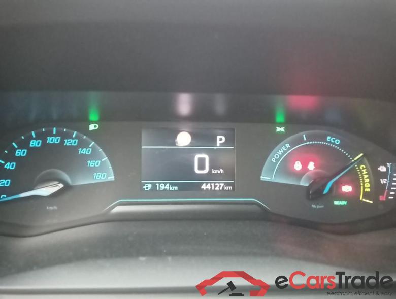 PEUGEOT E-2008 50 kWh Allure 5d #6