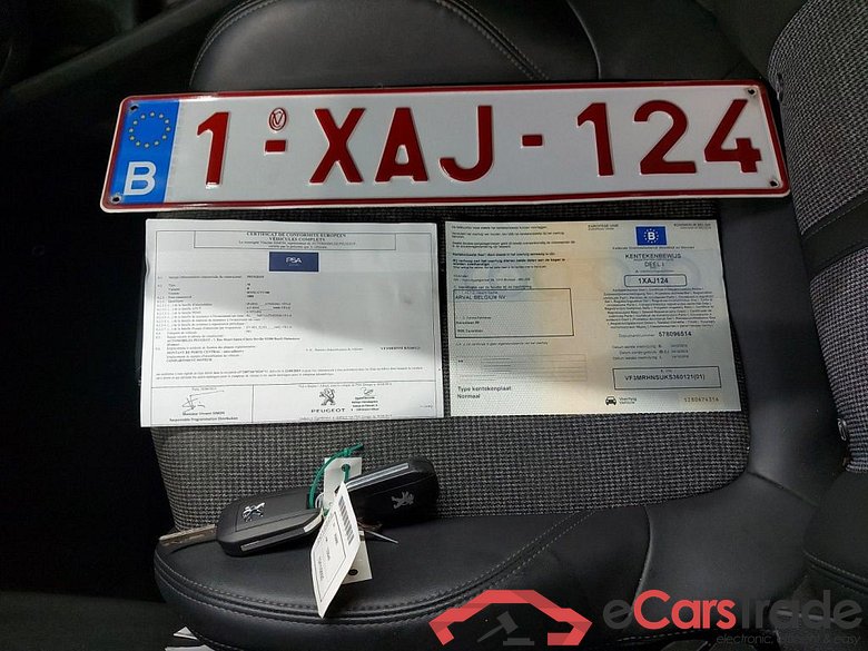 Peugeot 3008 1.2 PureTech 96kW S&S Auto Allure 5d #4