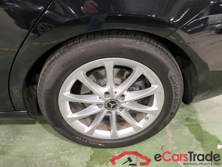 MERCEDES-BENZ CLASS CLA SHOOTING BRAKE DIESE CLA 180 d #4