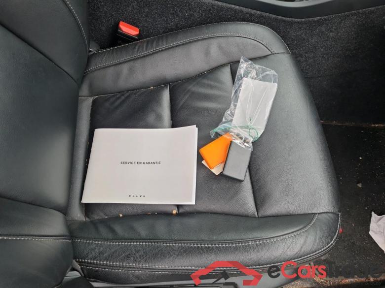 VOLVO - VOL XC40 T4 Recharge 211PK Geartronic Inscription Expr.        ***   TOTAL LOSS   ***        With Arianne Leather & Pack Driver Assist & Winter & Park Assit & Towing Hook * HYBRID * #4